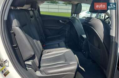 Позашляховик / Кросовер Audi Q7 2018 в 