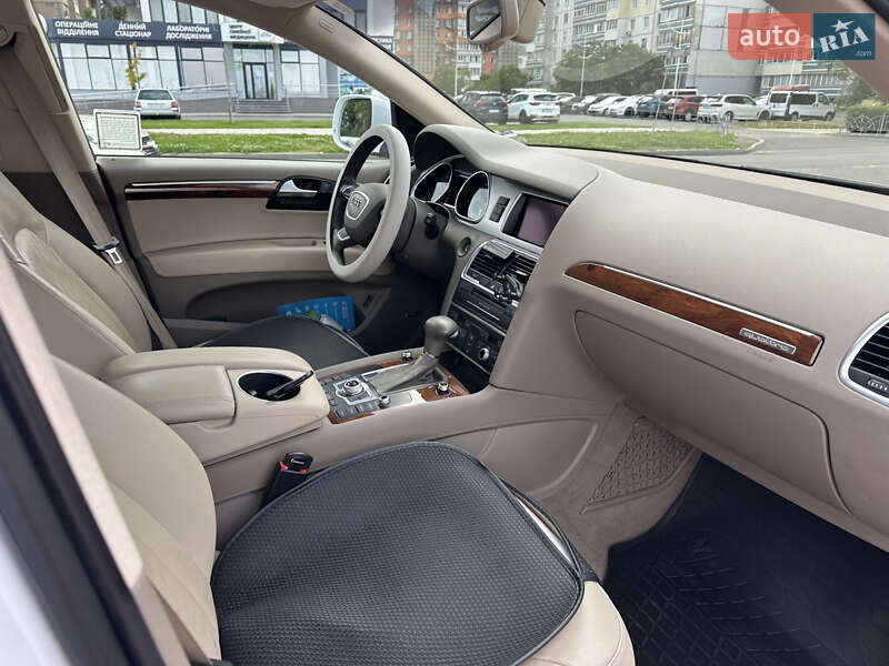 Позашляховик / Кросовер Audi Q7 2013 в Черкасах