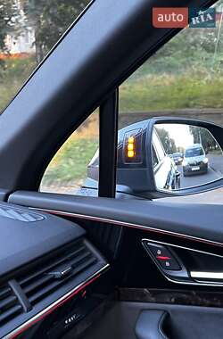 Позашляховик / Кросовер Audi Q7 2016 в 