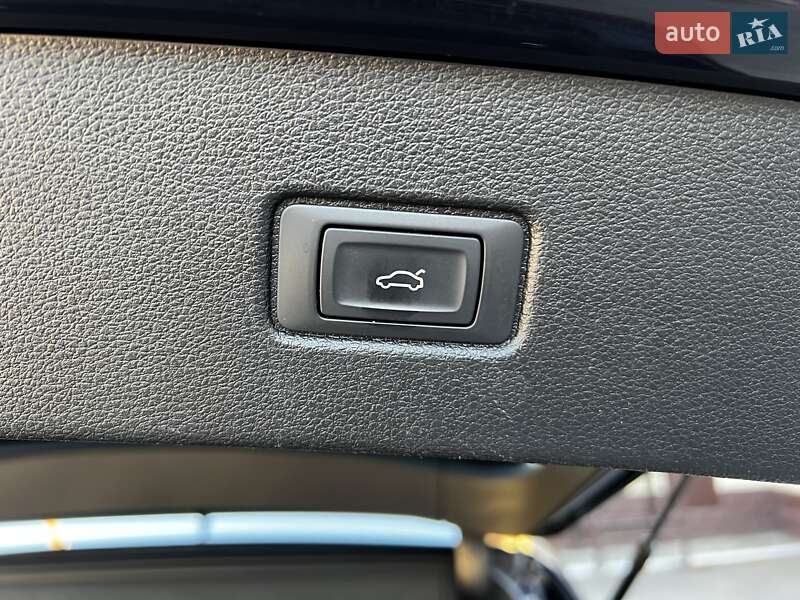 Позашляховик / Кросовер Audi Q7 2016 в Рівному