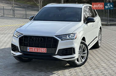 Позашляховик / Кросовер Audi Q7 2021 в 