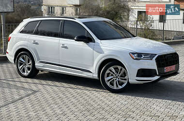 Позашляховик / Кросовер Audi Q7 2021 в 
