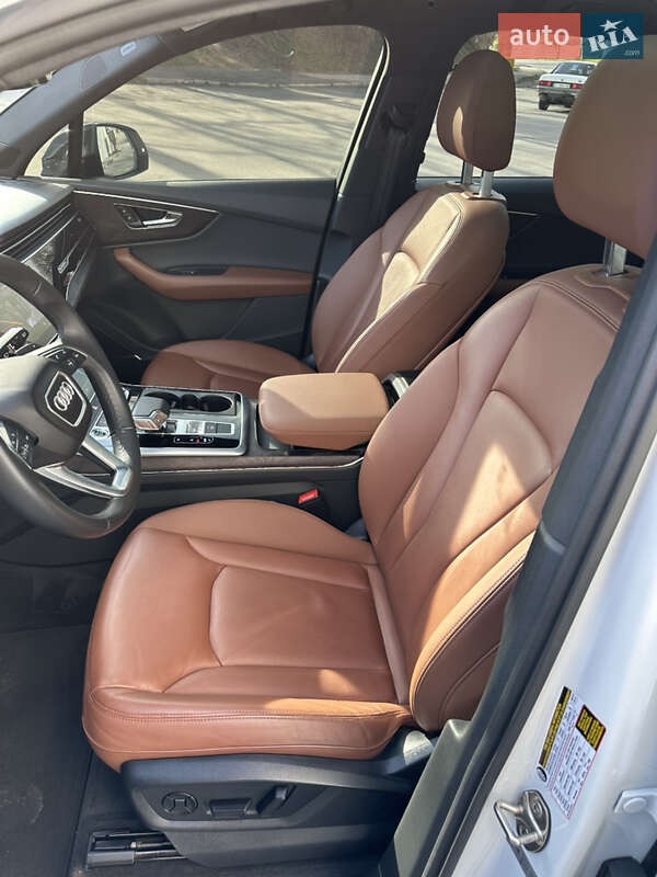 Позашляховик / Кросовер Audi Q7 2021 в Києві