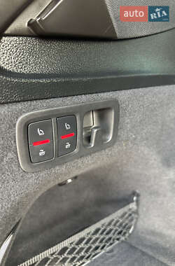 Позашляховик / Кросовер Audi Q7 2021 в 