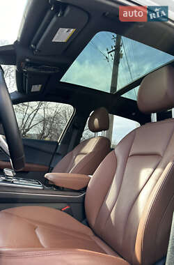 Позашляховик / Кросовер Audi Q7 2021 в 