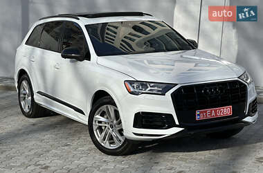 Позашляховик / Кросовер Audi Q7 2021 в 