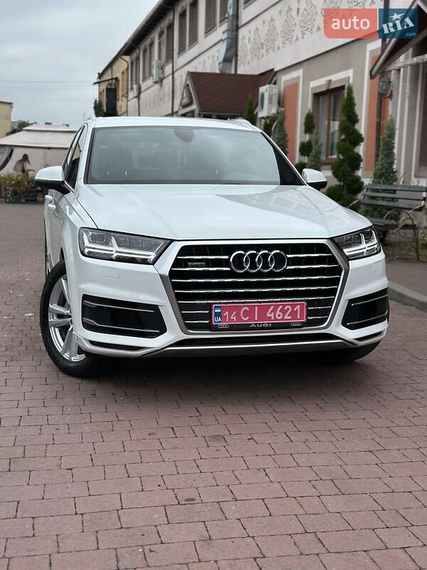Позашляховик / Кросовер Audi Q7 2017 в Стрию