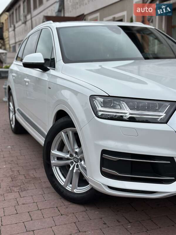 Позашляховик / Кросовер Audi Q7 2017 в Стрию