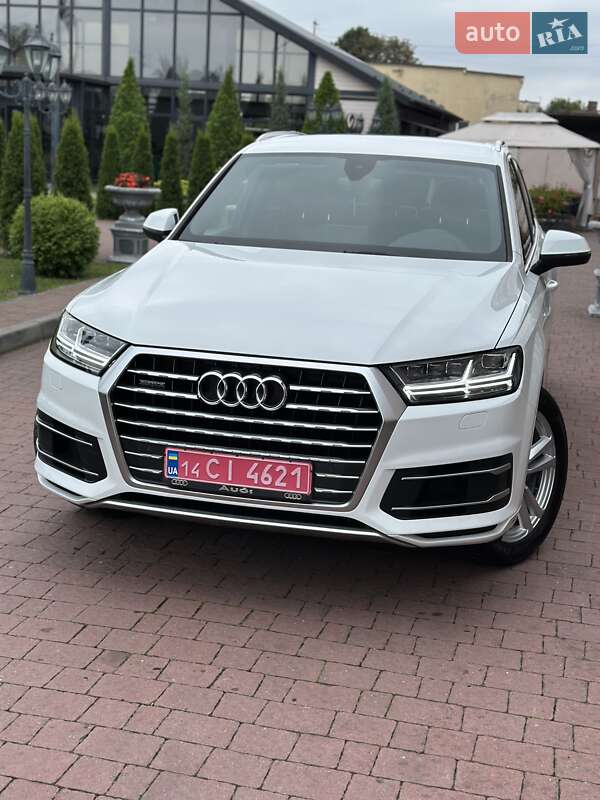 Позашляховик / Кросовер Audi Q7 2017 в Стрию