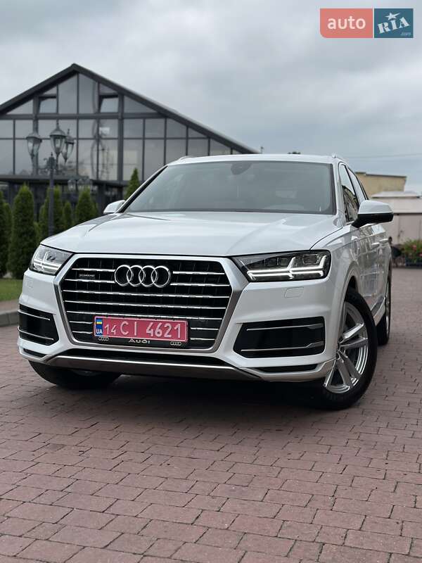Позашляховик / Кросовер Audi Q7 2017 в Стрию