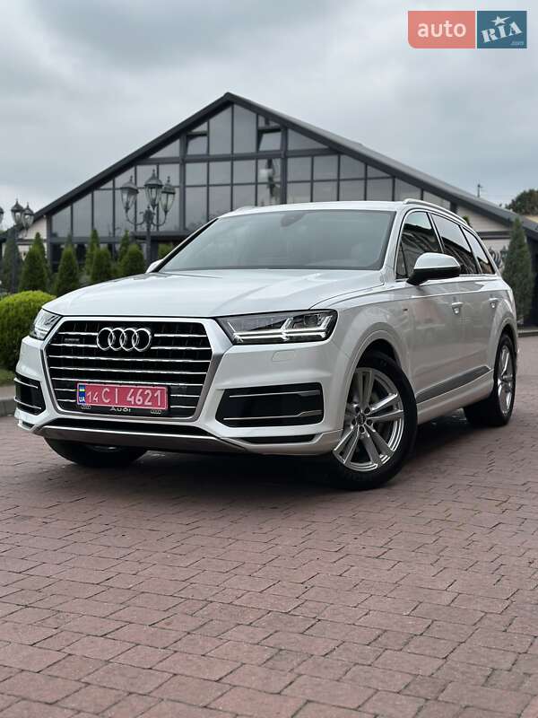Позашляховик / Кросовер Audi Q7 2017 в Стрию
