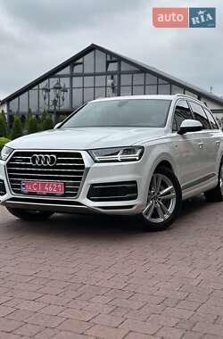 Позашляховик / Кросовер Audi Q7 2017 в 