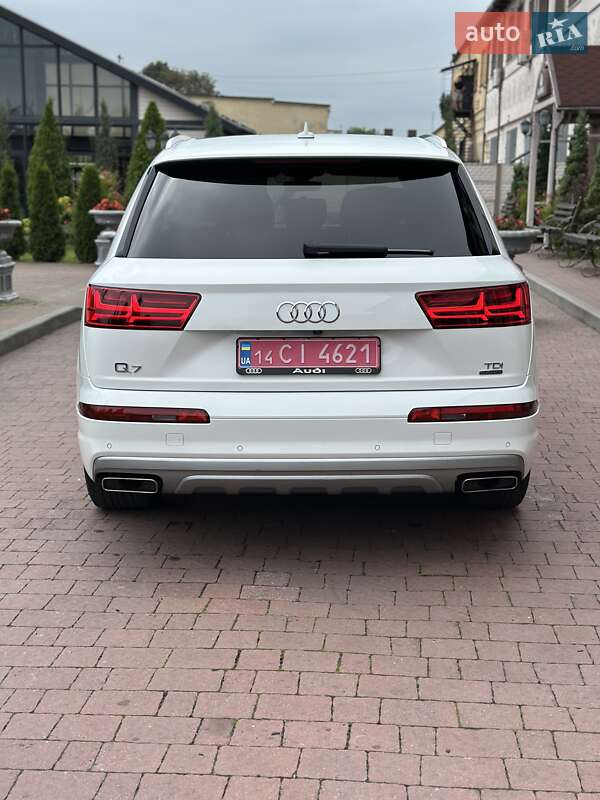 Позашляховик / Кросовер Audi Q7 2017 в Стрию