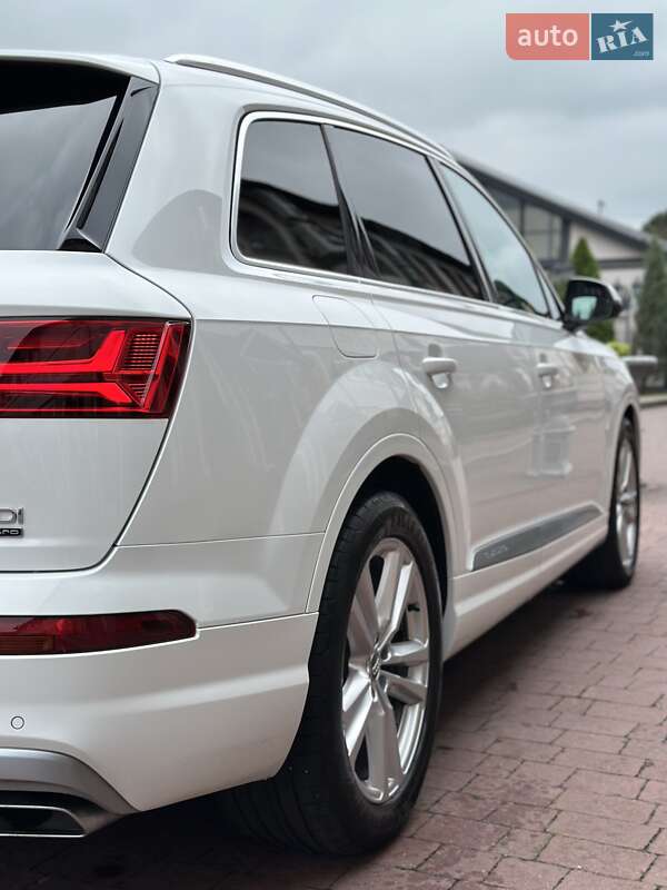 Позашляховик / Кросовер Audi Q7 2017 в Стрию