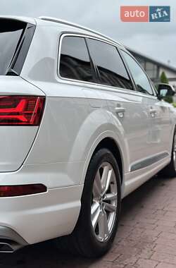 Позашляховик / Кросовер Audi Q7 2017 в 