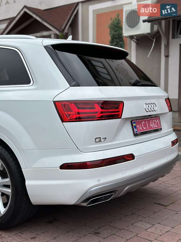 Позашляховик / Кросовер Audi Q7 2017 в Стрию