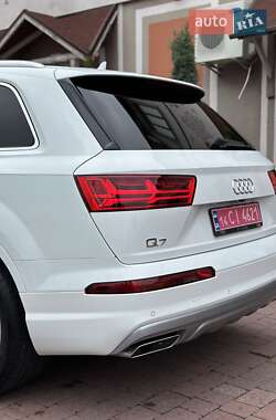 Позашляховик / Кросовер Audi Q7 2017 в 
