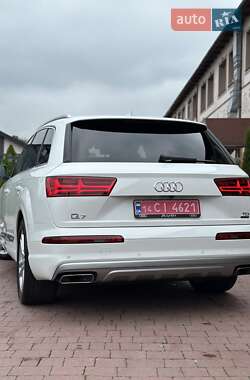 Позашляховик / Кросовер Audi Q7 2017 в 