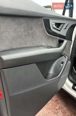 Позашляховик / Кросовер Audi Q7 2017 в 