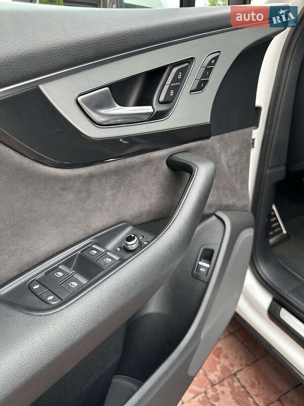 Позашляховик / Кросовер Audi Q7 2017 в Стрию