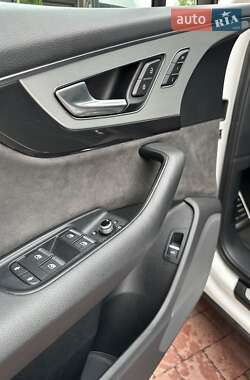 Позашляховик / Кросовер Audi Q7 2017 в 