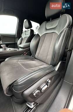 Позашляховик / Кросовер Audi Q7 2017 в 