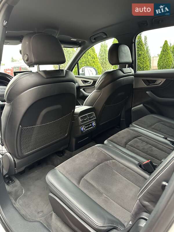 Позашляховик / Кросовер Audi Q7 2017 в Стрию