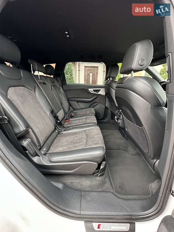Позашляховик / Кросовер Audi Q7 2017 в Стрию