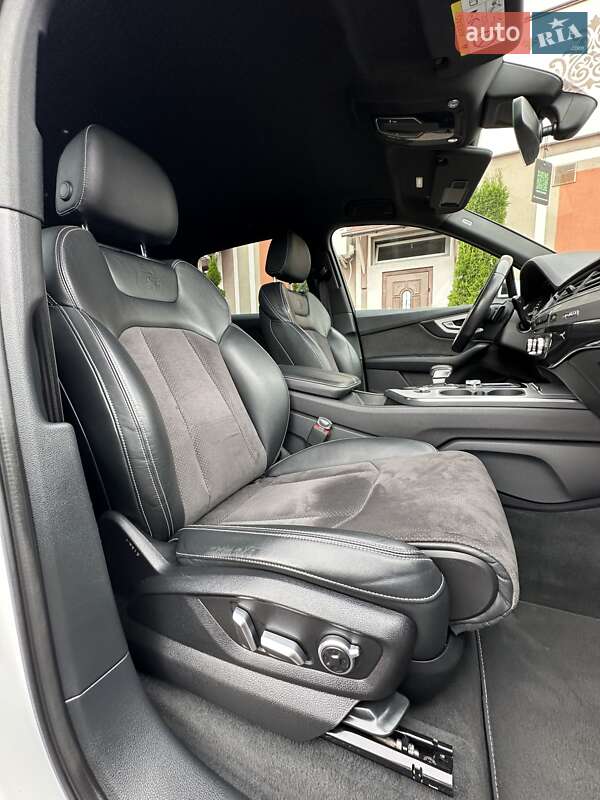 Позашляховик / Кросовер Audi Q7 2017 в Стрию