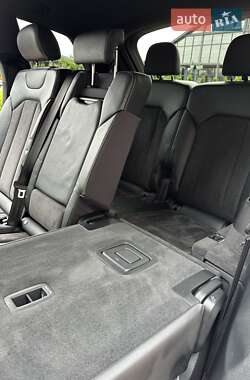 Позашляховик / Кросовер Audi Q7 2017 в 