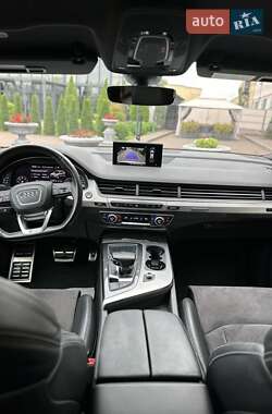 Позашляховик / Кросовер Audi Q7 2017 в 
