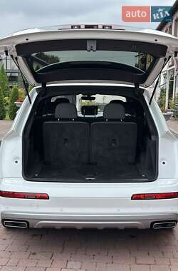 Позашляховик / Кросовер Audi Q7 2017 в 