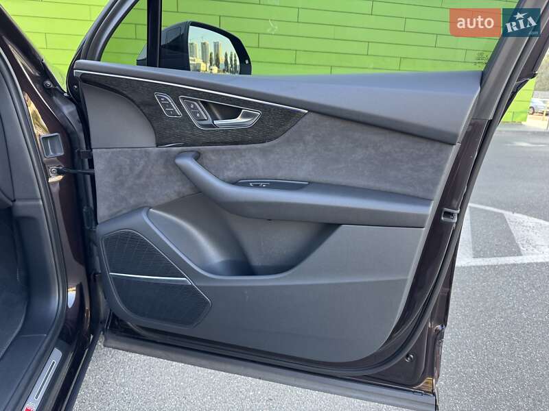 Позашляховик / Кросовер Audi Q7 2022 в Києві