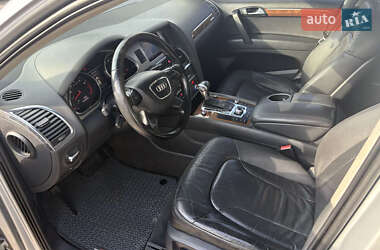 Позашляховик / Кросовер Audi Q7 2012 в 