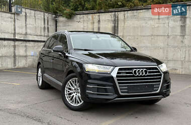 Позашляховик / Кросовер Audi Q7 2015 в 
