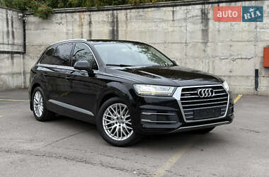 Позашляховик / Кросовер Audi Q7 2015 в 