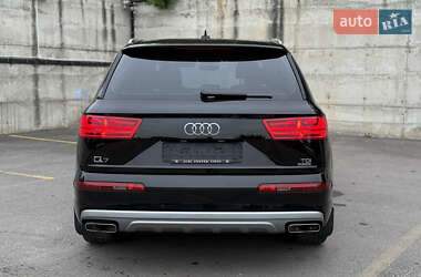 Позашляховик / Кросовер Audi Q7 2015 в 