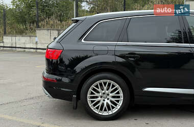 Позашляховик / Кросовер Audi Q7 2015 в 
