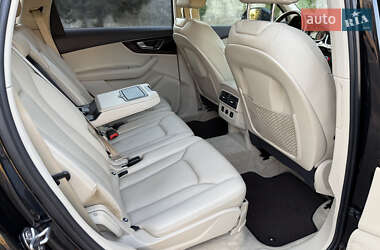 Позашляховик / Кросовер Audi Q7 2015 в 