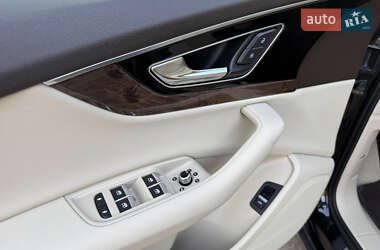 Позашляховик / Кросовер Audi Q7 2015 в 