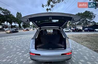 Позашляховик / Кросовер Audi Q7 2015 в 