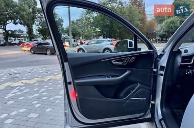 Позашляховик / Кросовер Audi Q7 2015 в 