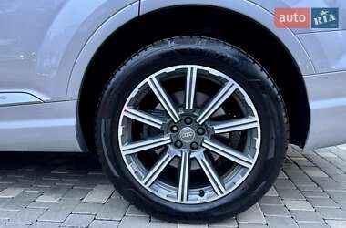 Позашляховик / Кросовер Audi Q7 2015 в 