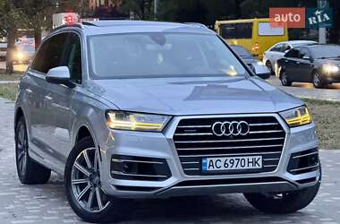 Позашляховик / Кросовер Audi Q7 2015 в 