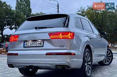 Позашляховик / Кросовер Audi Q7 2015 в 