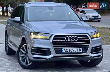 Позашляховик / Кросовер Audi Q7 2015 в 