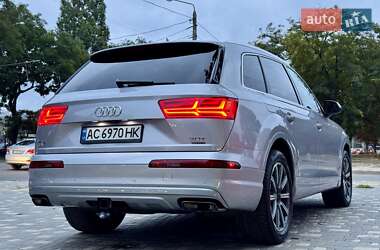 Позашляховик / Кросовер Audi Q7 2015 в 