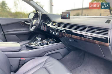 Внедорожник / Кроссовер Audi Q7 2016 в 