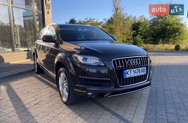 Позашляховик / Кросовер Audi Q7 2011 в 