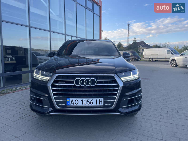 Внедорожник / Кроссовер Audi Q7 2017 в Ужгороде